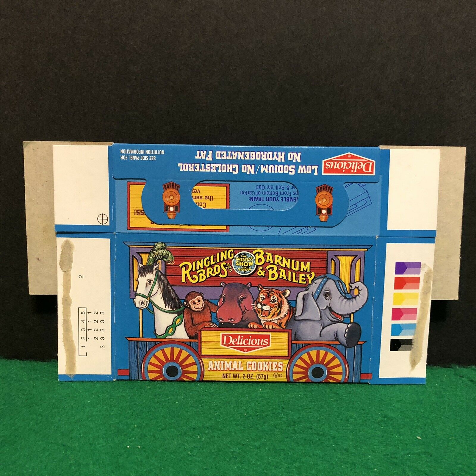 Ringling Bros Barnum Bailey Animal Crackers Cookies Box Only Delicious 1996