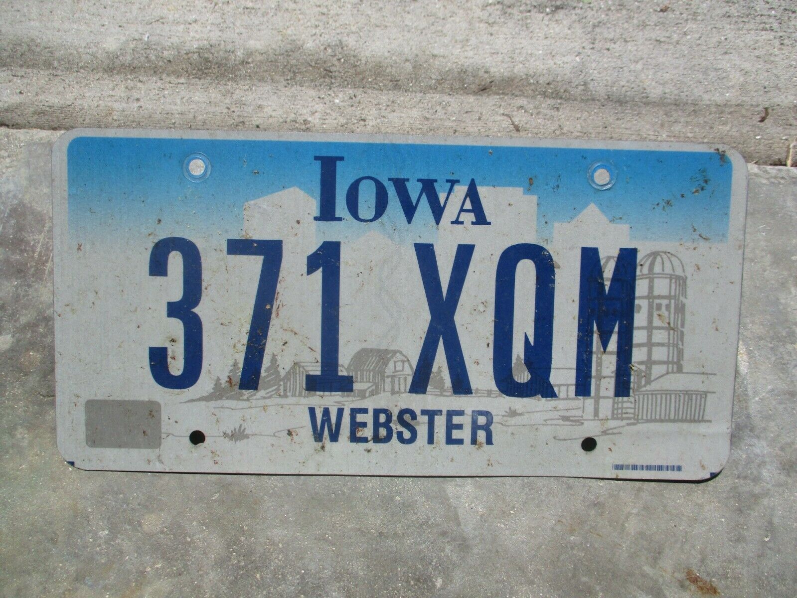 Iowa  License Plate #  371 Xqm